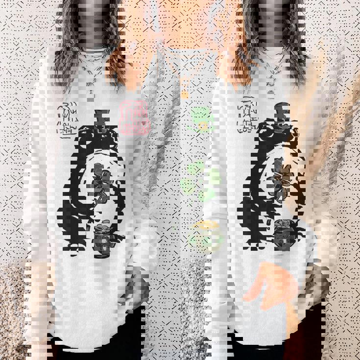 不機嫌そうなカエル 面白い 聖パトリックデー クローバーリーフ アニメ 日本語 スウェットシャツ 彼女への贈り物