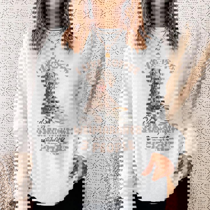 面白いワイマラナー犬私はコーヒーが好き、ワイマラナーと多分。 スウェットシャツ 彼女への贈り物