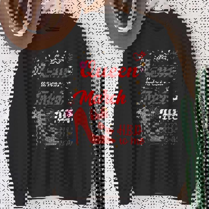 1998年3月 誕生日 この女王は1998年3月に生まれました 長袖tシャツ スウェットシャツ 年配の女性への贈り物