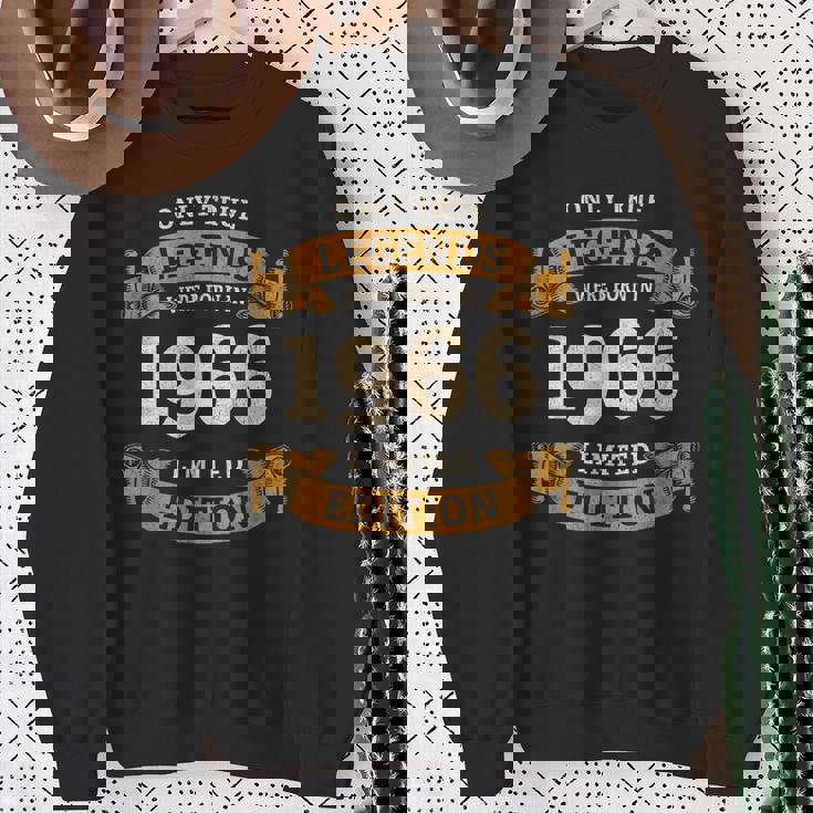 60歳の誕生日 還暦 真のレジェンドは1966年生まれ スウェットシャツ 年配の女性への贈り物