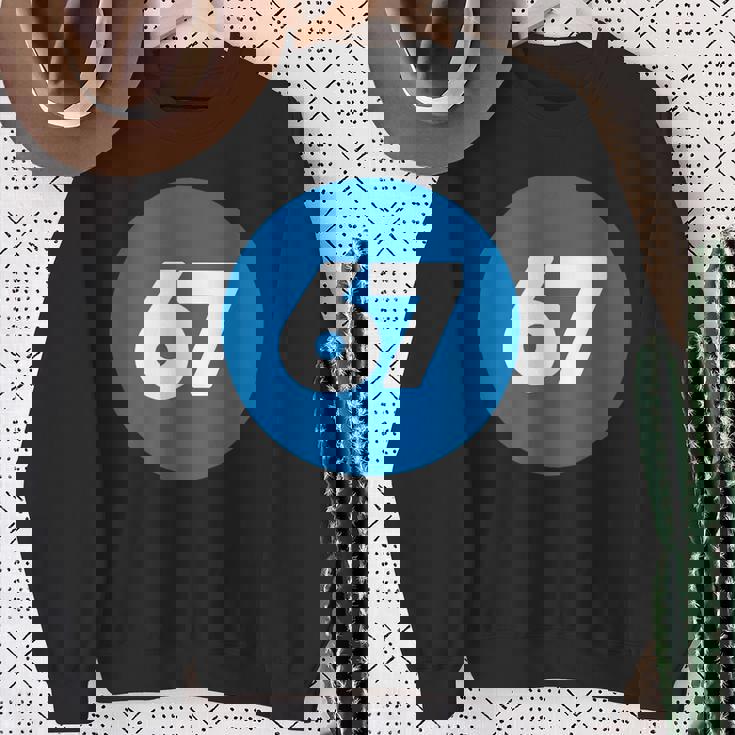 67 歳の誕生日番号 67 バルーン 67 歳の誕生日 スウェットシャツ 年配の女性への贈り物