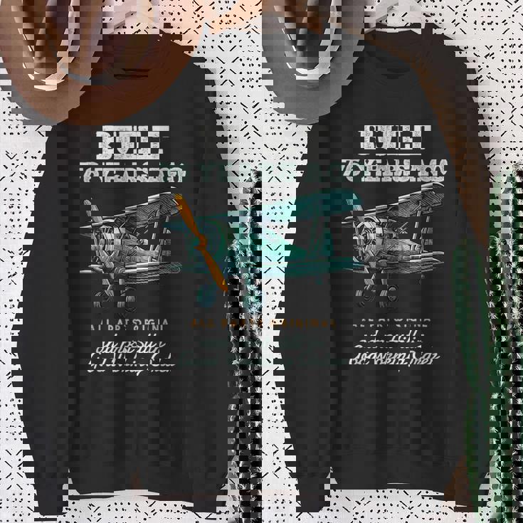 76年前に建てられた古いヴィンテージ飛行機76歳の誕生日男性。 スウェットシャツ 年配の女性への贈り物