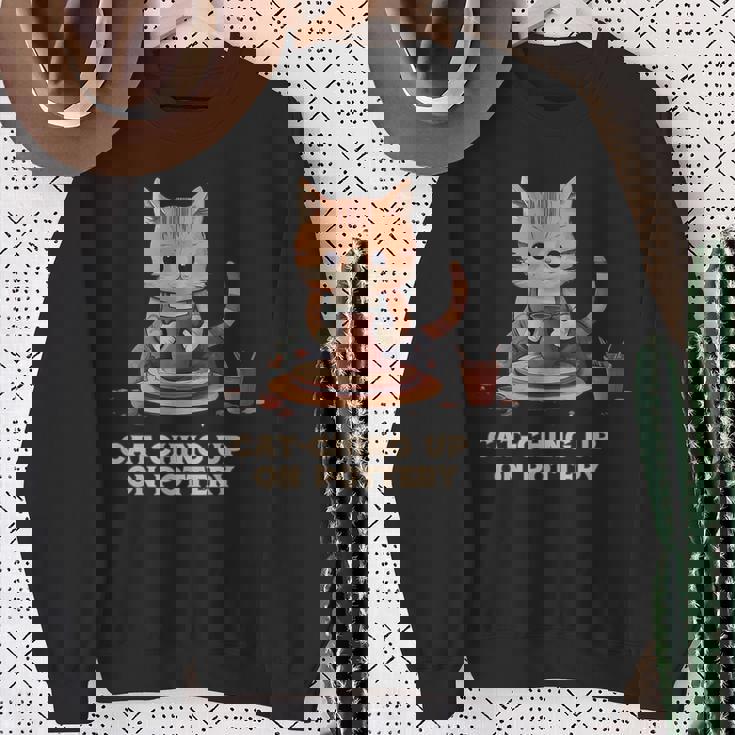 Cat-Ching Up On Pottery 面白い猫好きデザイン スウェットシャツ 年配の女性への贈り物