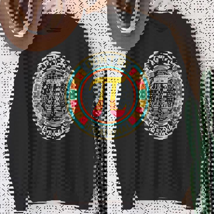 Don't Be Irrational レトロ ヴィンテージ シンボル Pi Day 算数教師 スウェットシャツ 年配の女性への贈り物