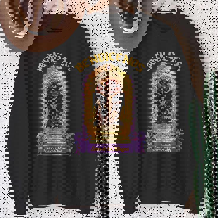 Eleñor De Los Milagros Is The Patron Of Peruvian Lima Peru スウェットシャツ 年配の女性への贈り物