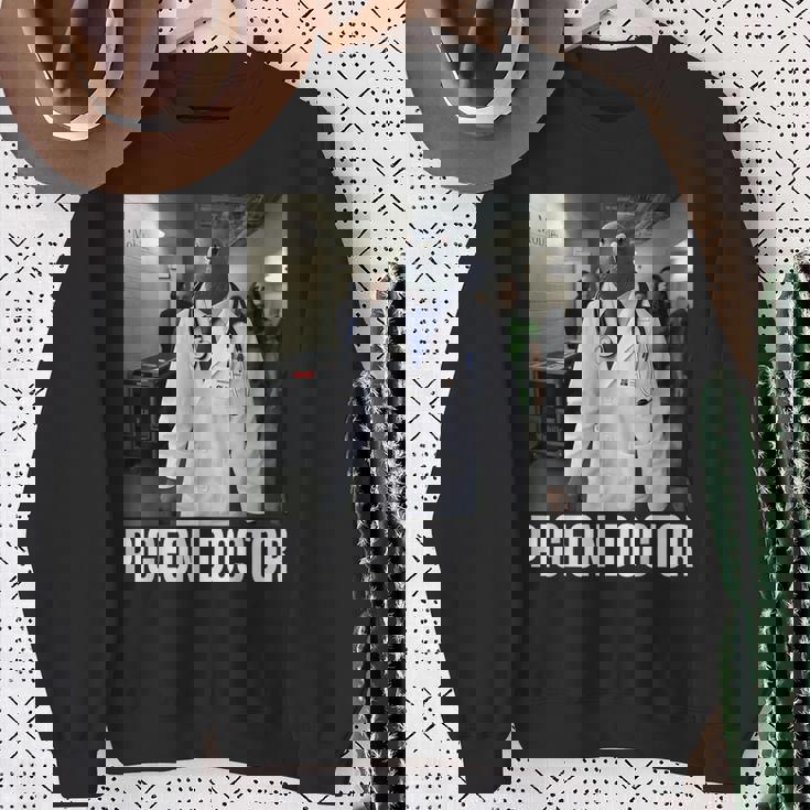 Tuff Pigeon Doctor 2026 New Brainrot Meme Kid Aiジョーク スウェットシャツ 年配の女性への贈り物