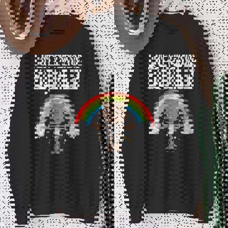 I Hate Everyone Equally 反社会的猫 内向的 スウェットシャツ 年配の女性への贈り物