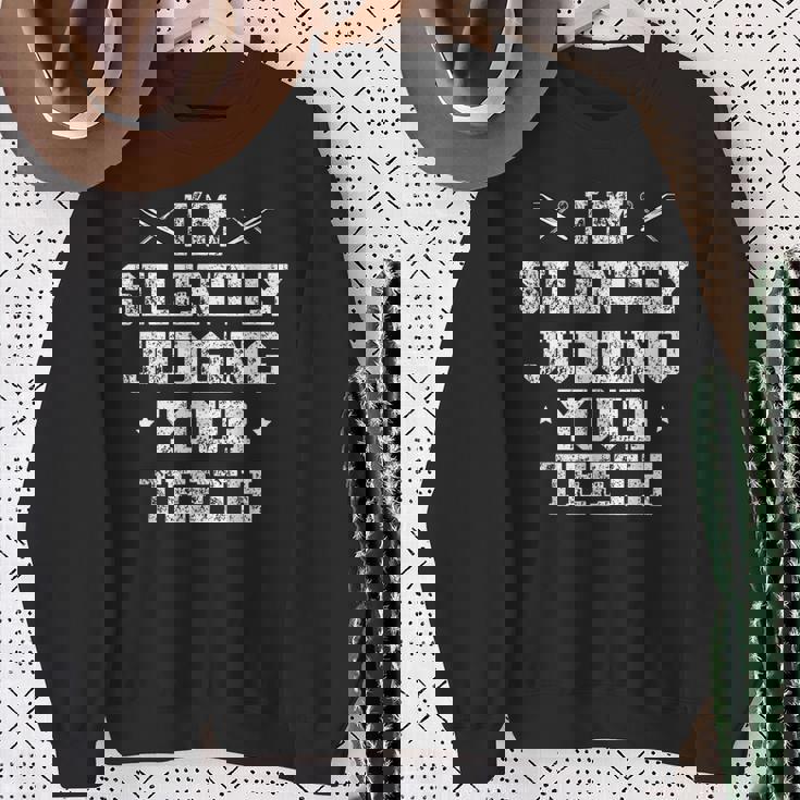 I'milently Judging Your Th Dentist Dentistry Dentistry Dentists スウェットシャツ 年配の女性への贈り物