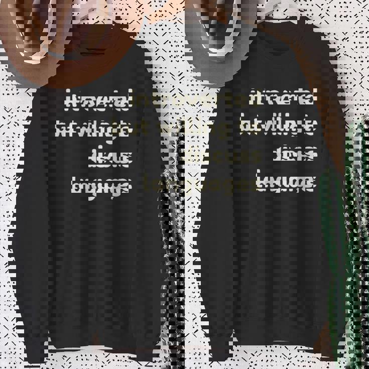 Introverted But Willing To Discuss Languages Introverts スウェットシャツ 年配の女性への贈り物