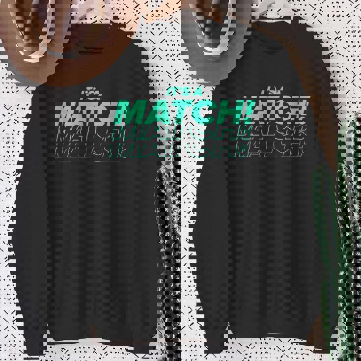 It's A Match Tinder デートフックアップ シングル用 面白い スウェットシャツ 年配の女性への贈り物