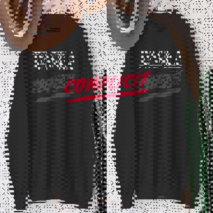 Ivanka Complicit スウェットシャツ 年配の女性への贈り物