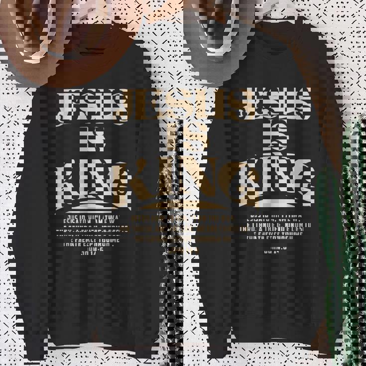 Jesus Is King Bibleerse John 14 スウェットシャツ 年配の女性への贈り物