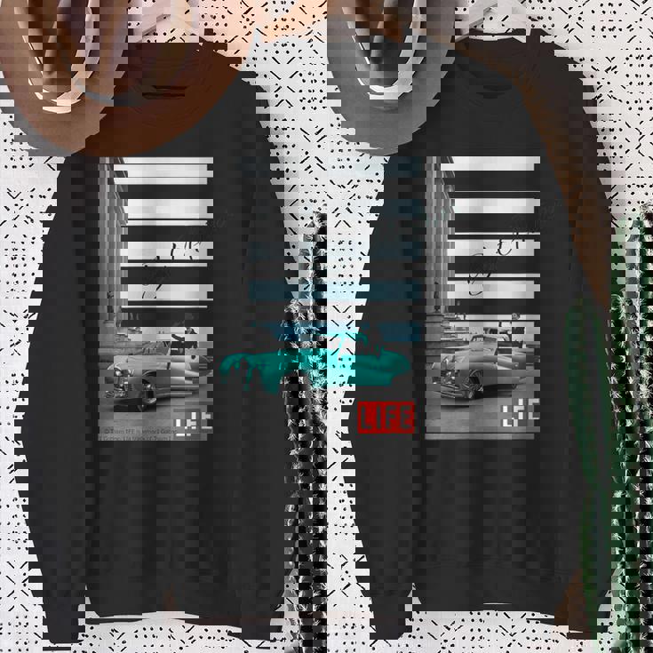 Life Picture Collection モデルと自動車 ／ エッフェル塔（1） スウェットシャツ 年配の女性への贈り物