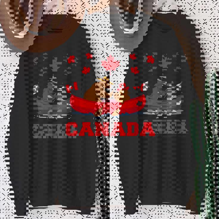 I Love Canada Cool Canada Bear & Chipmunk Cartoon Graphic スウェットシャツ 年配の女性への贈り物