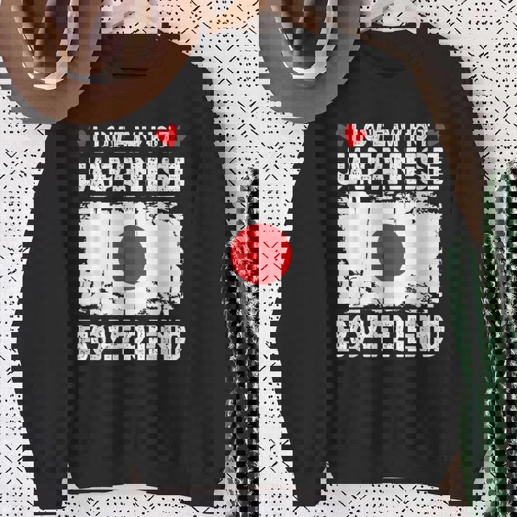 I Love My Hot Japanese Boyfriend Couple Japan Flag スウェットシャツ 年配の女性への贈り物
