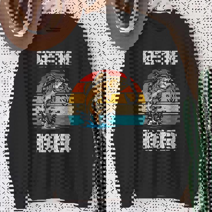 Part Time Hooker Fishing Hobbyist スウェットシャツ 年配の女性への贈り物