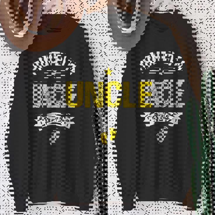 メンズ Promoted To Uncle Est 2027Oon To Be Dad スウェットシャツ 年配の女性への贈り物