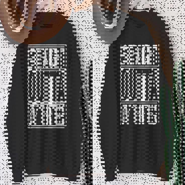 Straight Outta My Thirties スウェットシャツ 年配の女性への贈り物