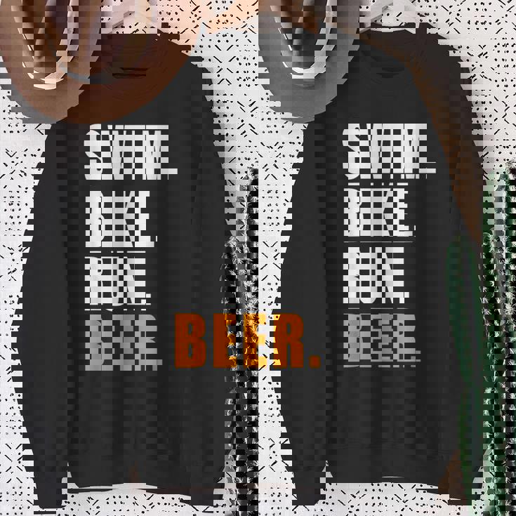 Swim Bike Run スイム バイク ラン ビール トライアスロン トライアスロン スポーツ メンズ レディース スウェットシャツ 年配の女性への贈り物