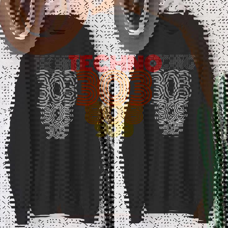 Synthesizer Techno 303 808 909 For Fans Of Analogueounds スウェットシャツ 年配の女性への贈り物