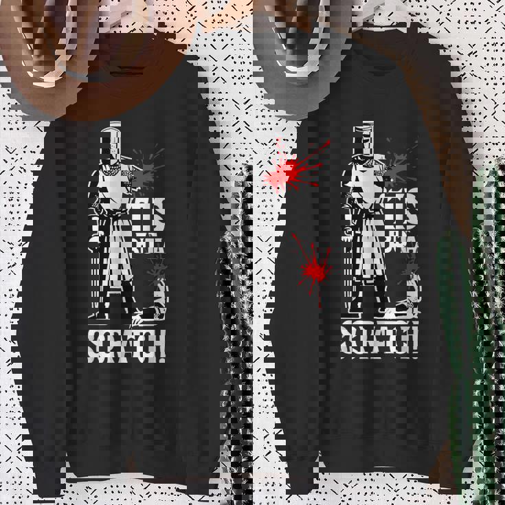 Tis But Acratch 面白い 中世の戦士 ユーモア 騎士 スウェットシャツ 年配の女性への贈り物