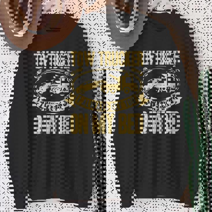 Tow Truck Driver Wrecker I Always Get You On My Bed スウェットシャツ 年配の女性への贈り物