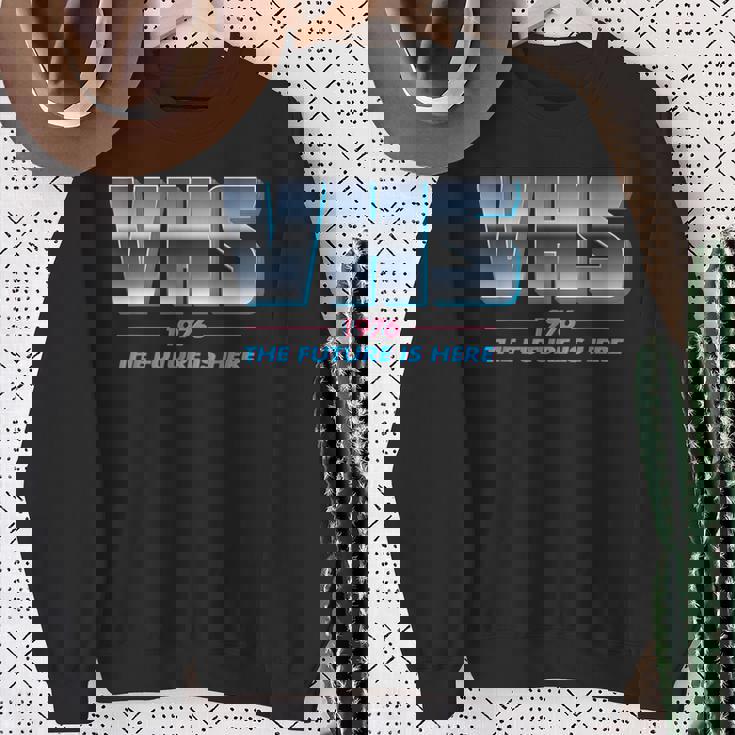 Vhs Tape The Future Is Here Retro Lover -Ideo スウェットシャツ 年配の女性への贈り物