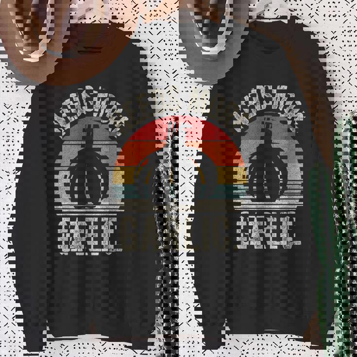 Vintage Retro Needs More ガーリック ガーリック ニンニク科医 クックシェフ スウェットシャツ 年配の女性への贈り物