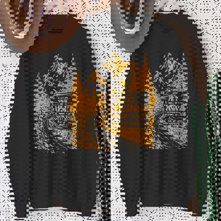 Wv ミニマリストヴィンテージウェストバージニア州生まれ育ち地元をご覧ください スウェットシャツ 年配の女性への贈り物