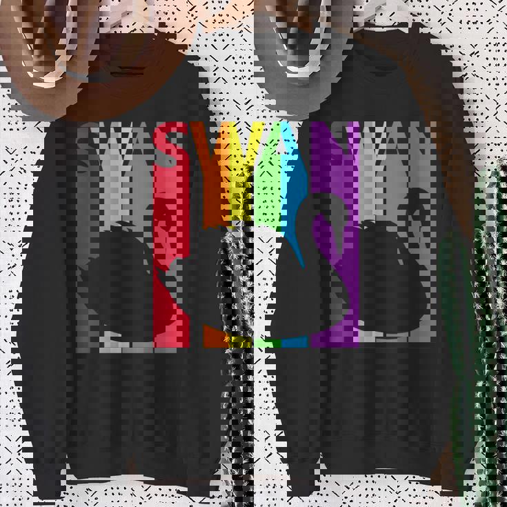 かわいいレインボースワンの鳥が好きな人 長袖tシャツ スウェットシャツ 年配の女性への贈り物