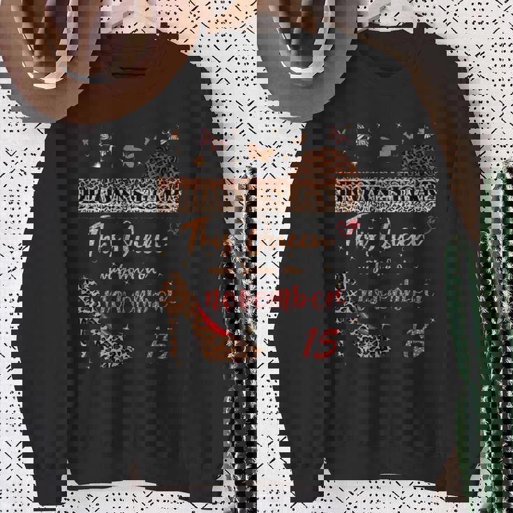 この女王は11月15日の誕生日ブラウンシュガーで生まれました。 長袖tシャツ スウェットシャツ 年配の女性への贈り物