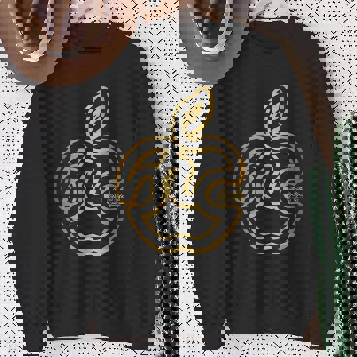 りんご フルーツ ひらがな 隠し文字 タイポグラフィ ユニーク おもしろみ デザイン スウェットシャツ 年配の女性への贈り物