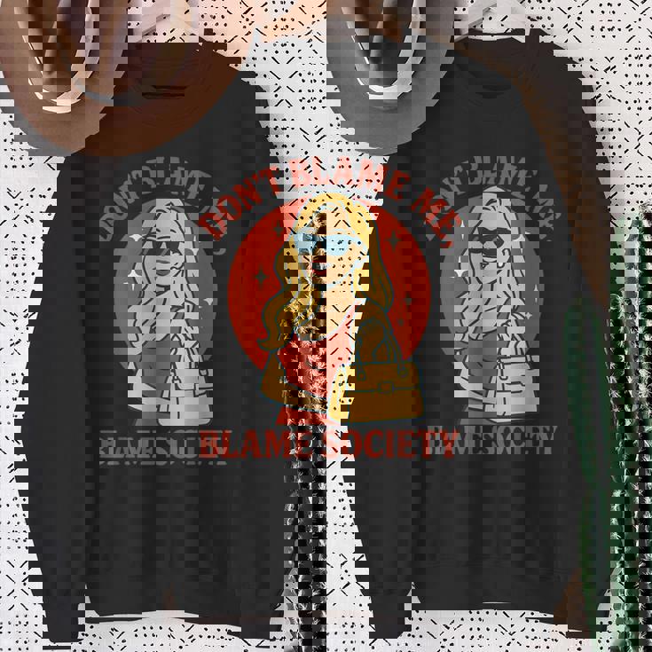 わたしじゃない 社会のせい レトロガール スウェットシャツ 年配の女性への贈り物