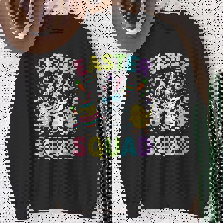 イースター隊 ハッピー イースターデー エッグ うさぎ ウサギ お祝い スウェットシャツ 年配の女性への贈り物