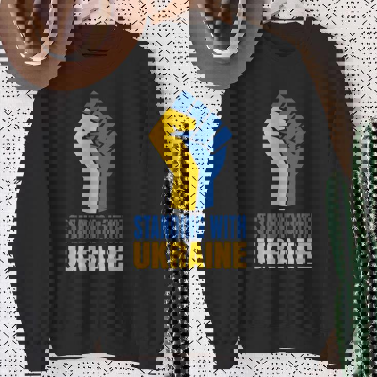 ウクライナを支援 ウクライナと共に立つ 長袖tシャツ スウェットシャツ 年配の女性への贈り物