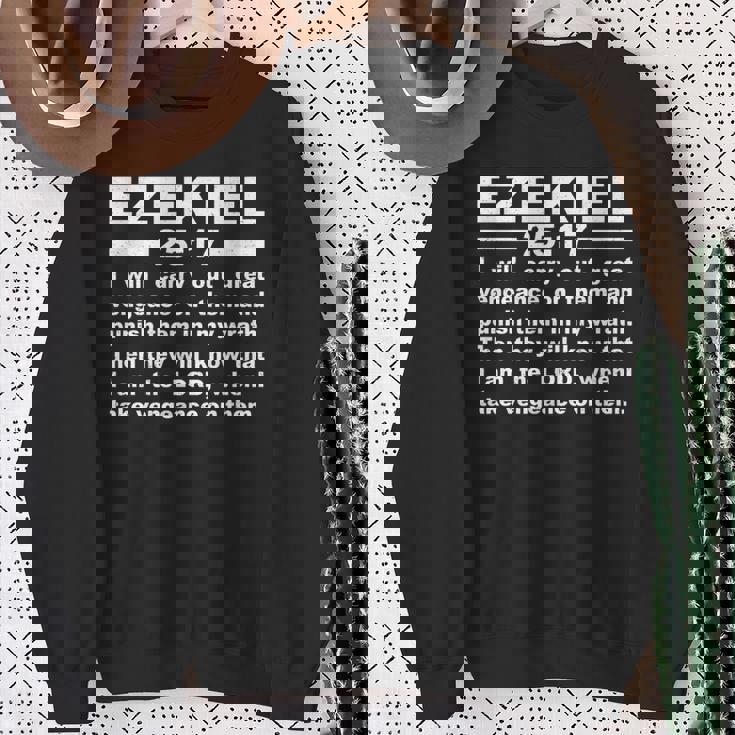 エゼキエル書第25章17節 長袖tシャツ スウェットシャツ 年配の女性への贈り物