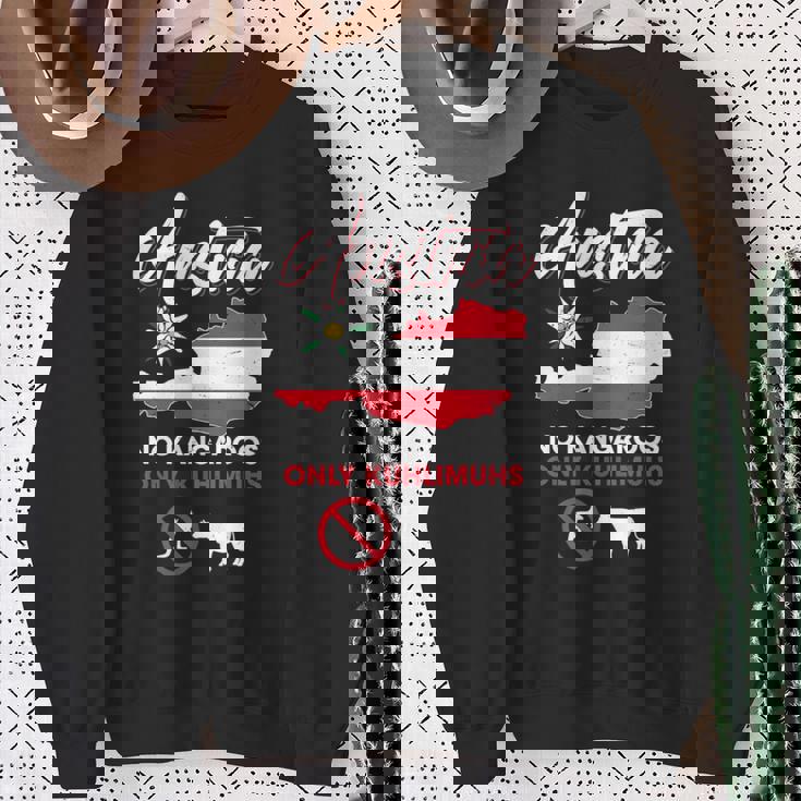 オーストリアのカンガルーなし オーストリアのカンガルーなし 長袖tシャツ スウェットシャツ 年配の女性への贈り物