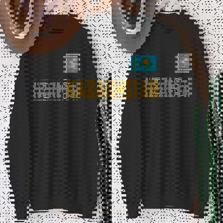 カザフスタン、カザフスタンの国旗、カザフスタンの国旗 長袖tシャツ スウェットシャツ 年配の女性への贈り物