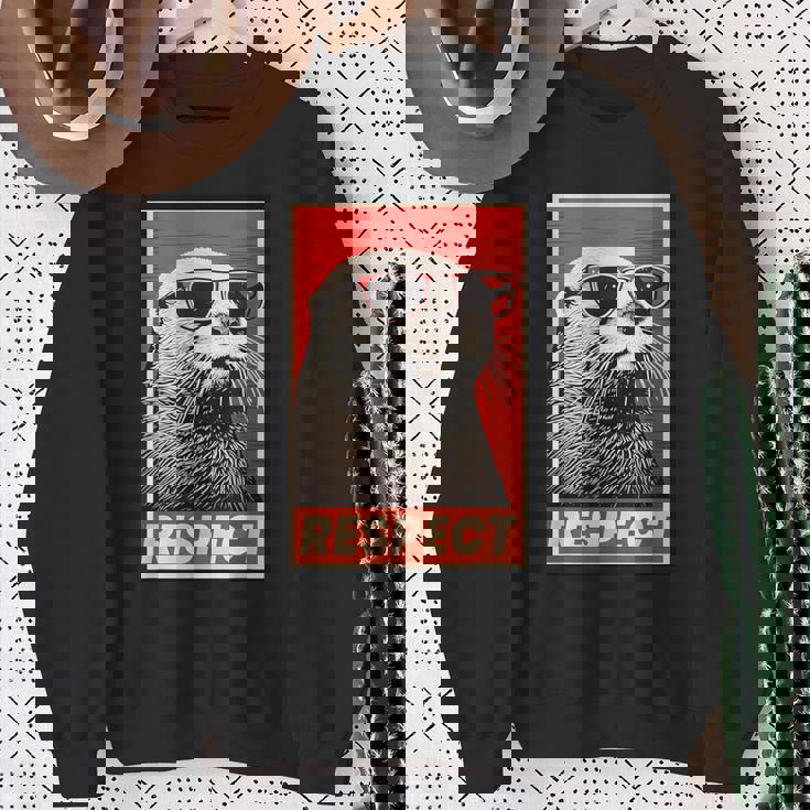 カワウソ 動物 リスペクト ヴィンテージ レトロ スウェットシャツ 年配の女性への贈り物