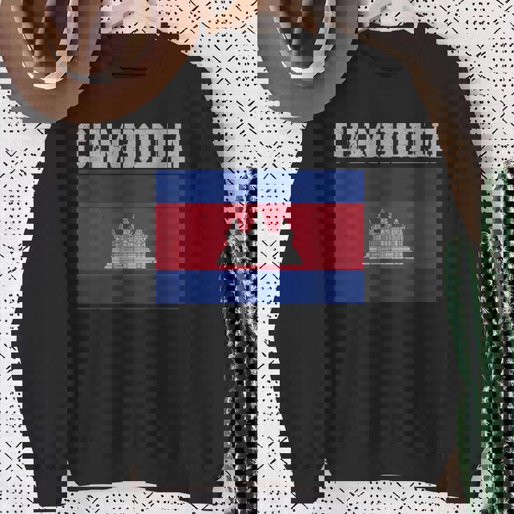 カンボジア-カンボジアの旗ヴィンテージスポーツデザインカンボジア スウェットシャツ 年配の女性への贈り物