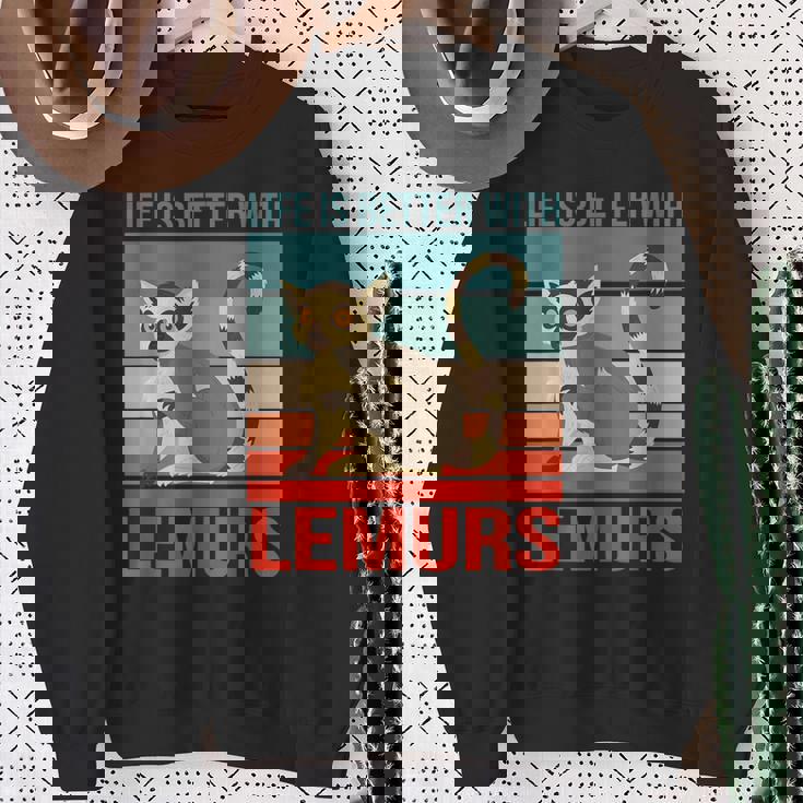 キツネザル ライフ・イズ・ベター 霊長類 キツネザル スウェットシャツ 年配の女性への贈り物