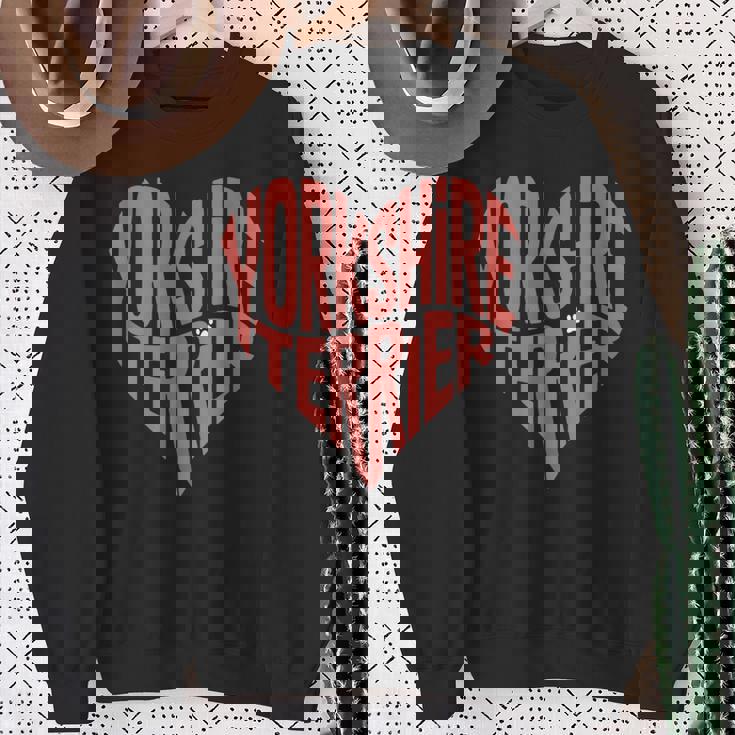 クリエイティブ・ヨークシャー・テリア ラブ・ヨークシャー・テリア・ハート スウェットシャツ 年配の女性への贈り物