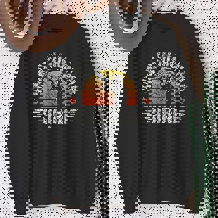 クレー射撃チーム トラップ ピジョン ショットガン からのプル クレー射撃 スウェットシャツ 年配の女性への贈り物