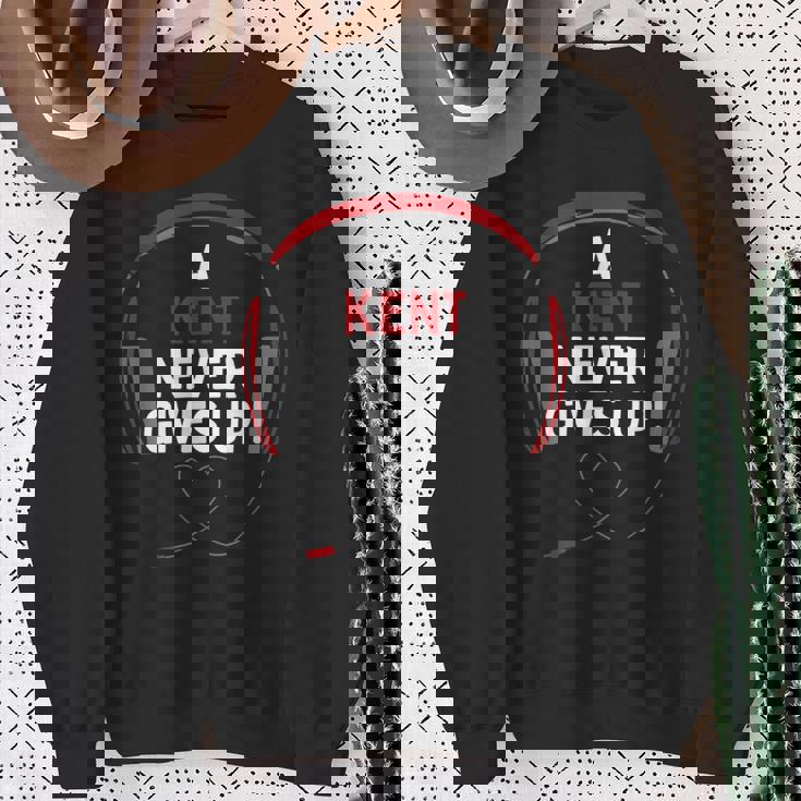 ゲーム用引用句「A Kent Never Gives Up」ヘッドセット パーソナライズ スウェットシャツ 年配の女性への贈り物