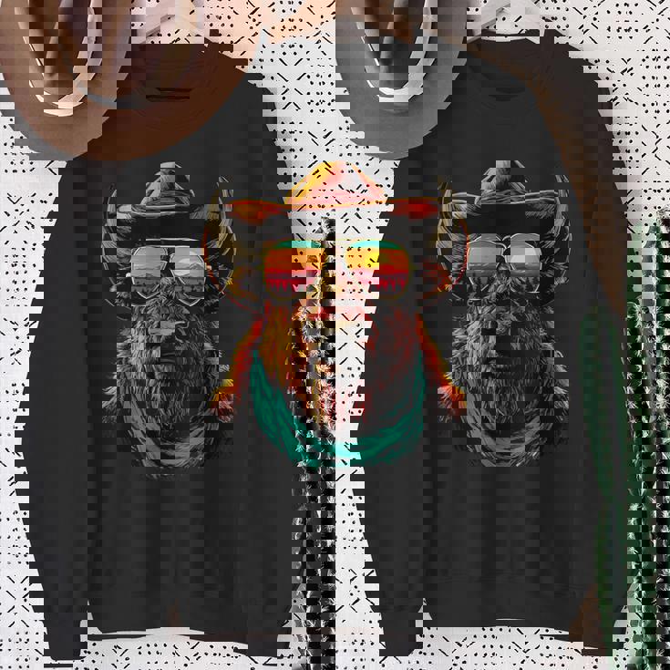 サングラス カラフル バイソン カウボーイ 動物 夕日 ウエスタン スウェットシャツ 年配の女性への贈り物