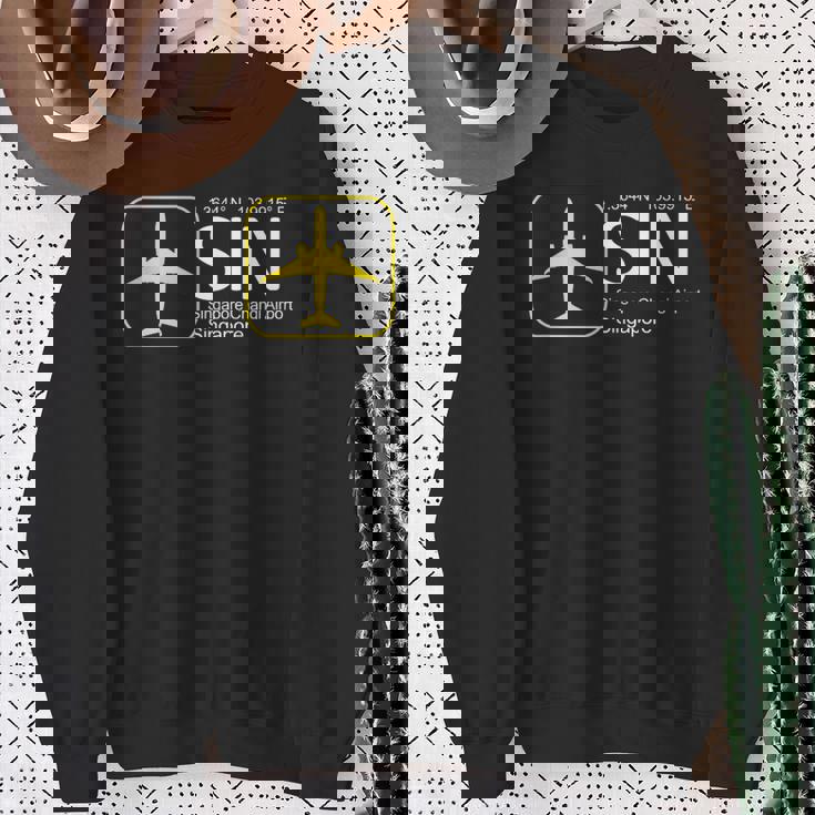 シンガポール・チャンギ国際空港航空フライトクルー。 スウェットシャツ 年配の女性への贈り物