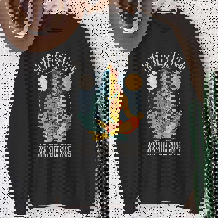 シヴァ。私の人生は良いことでいっぱいです。禅。ヨガ。 スウェットシャツ 年配の女性への贈り物