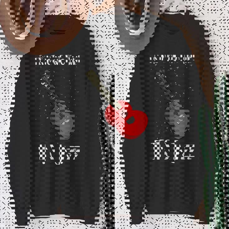 ジャズミュージックとジャズギター-調子が狂っていない 長袖tシャツ スウェットシャツ 年配の女性への贈り物