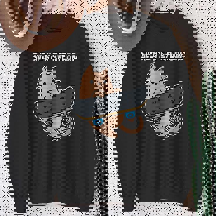 スケートボード猫sk8スケートボードで保存 スウェットシャツ 年配の女性への贈り物