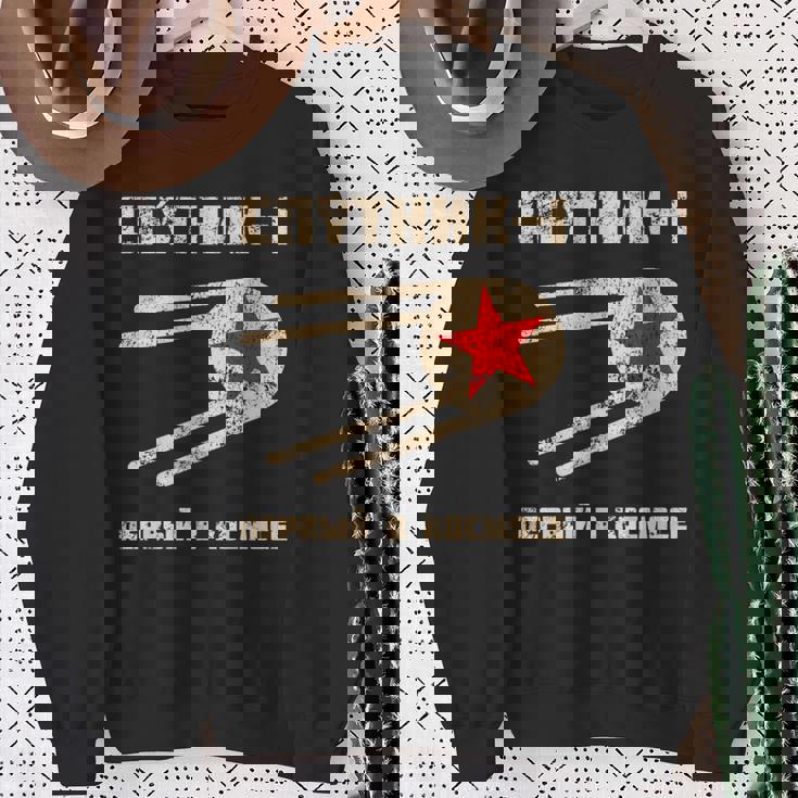 スプートニク1号、宇宙初のレトロビンテージロシア語テキスト 長袖tシャツ スウェットシャツ 年配の女性への贈り物